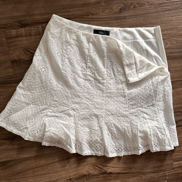 Lulu’s White Eyelet Miniskirt - Picture 4 of 4